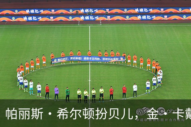 帕丽斯·希尔顿扮贝儿，金·卡戴珊扮女儿诺斯